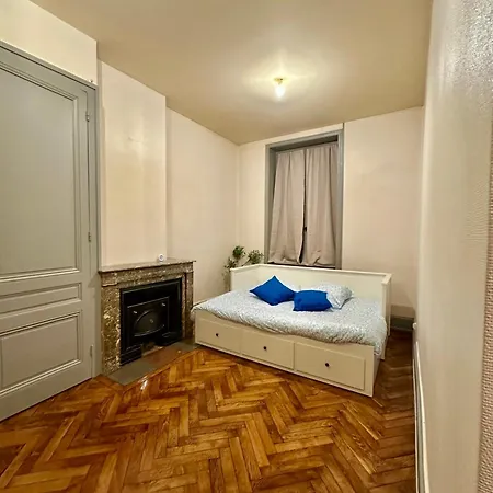 Calme Proche De La Gare Lägenhet *